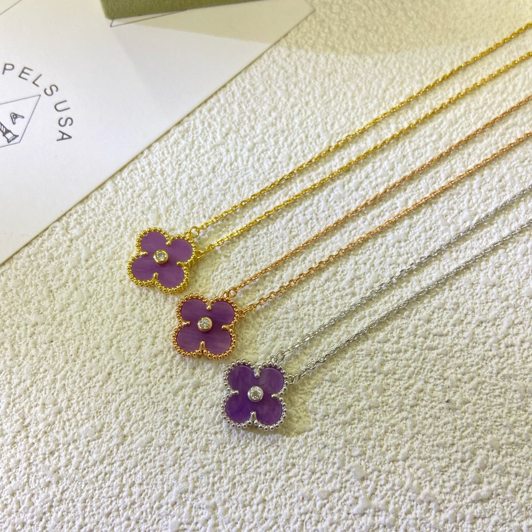 [Joyas Kincade] COLLAR DE TRÉBOL DE 15 MM CON DIAMANTE PÚRPURA Y VIOLETA