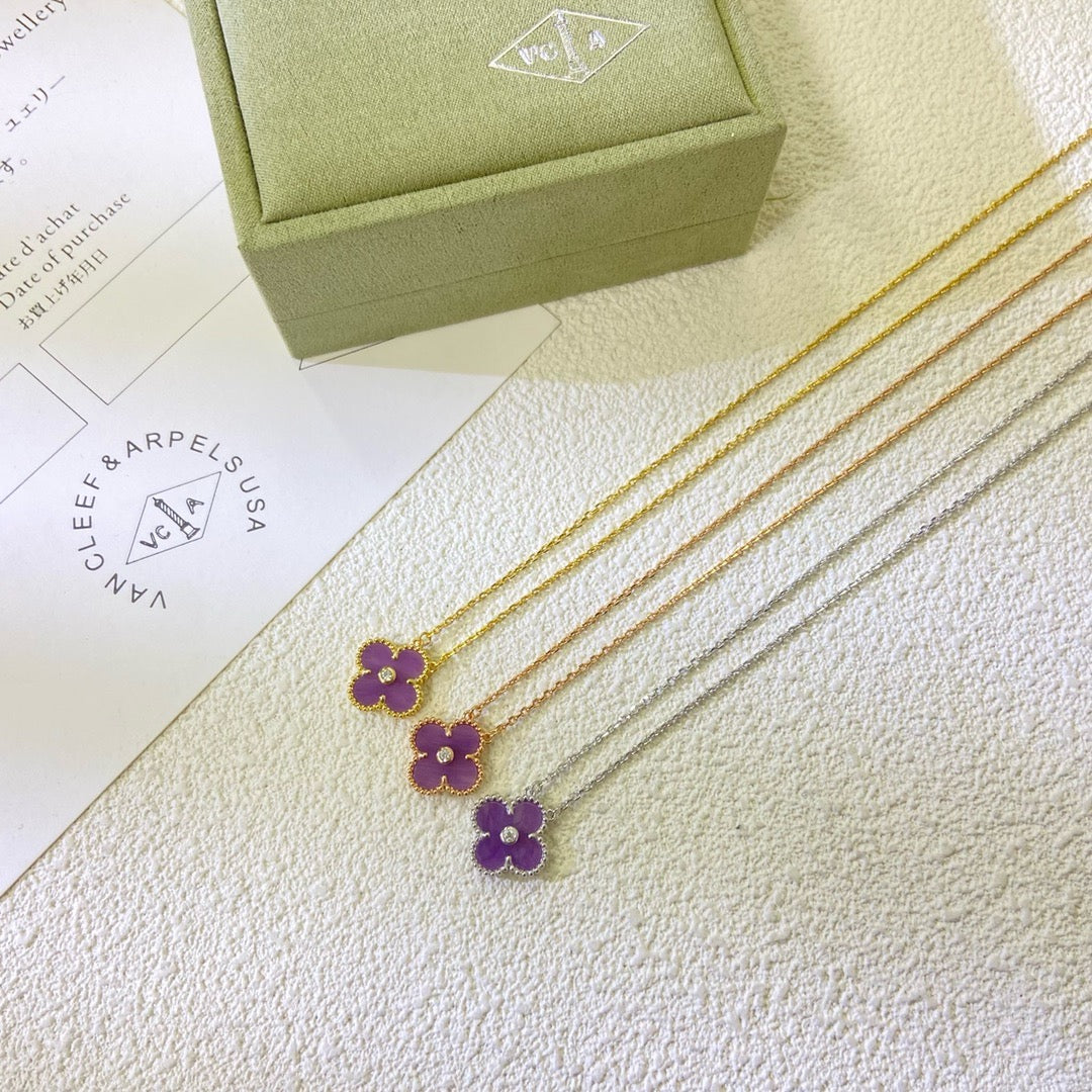 [Joyas Kincade] COLLAR DE TRÉBOL DE 15 MM CON DIAMANTE PÚRPURA Y VIOLETA