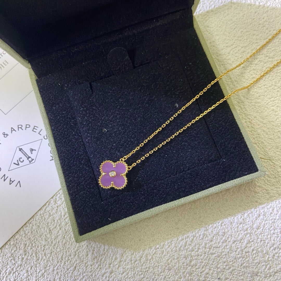 [Joyas Kincade] COLLAR DE TRÉBOL DE 15 MM CON DIAMANTE PÚRPURA Y VIOLETA