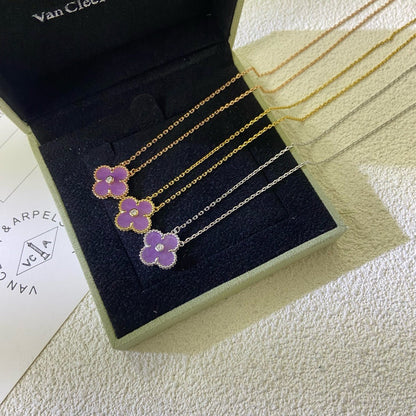 [Joyas Kincade] COLLAR DE TRÉBOL DE 15 MM CON DIAMANTE PÚRPURA Y VIOLETA