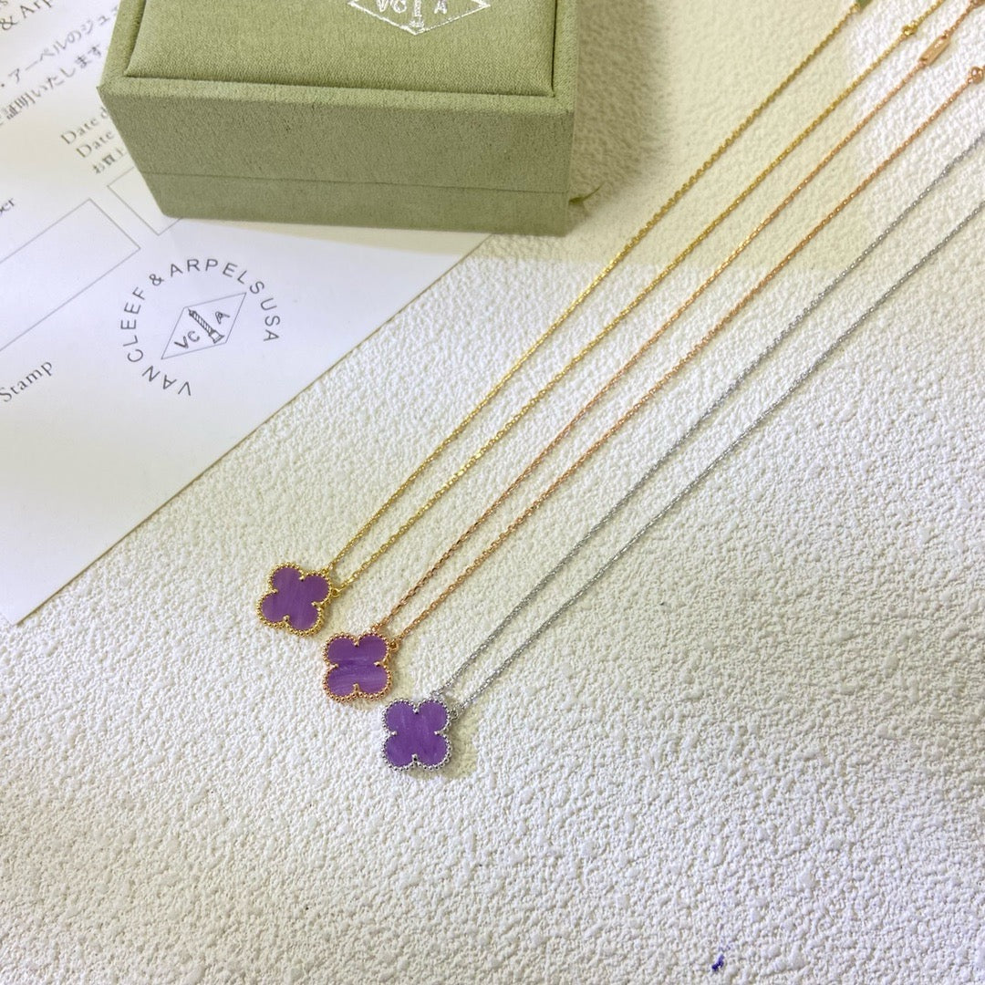 [Joyas Kincade] COLLAR DE TRÉBOL DE 15 MM, COLOR MORADO Y VIOLETA