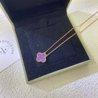 [Joyas Kincade] COLLAR DE TRÉBOL DE 15 MM, COLOR MORADO Y VIOLETA