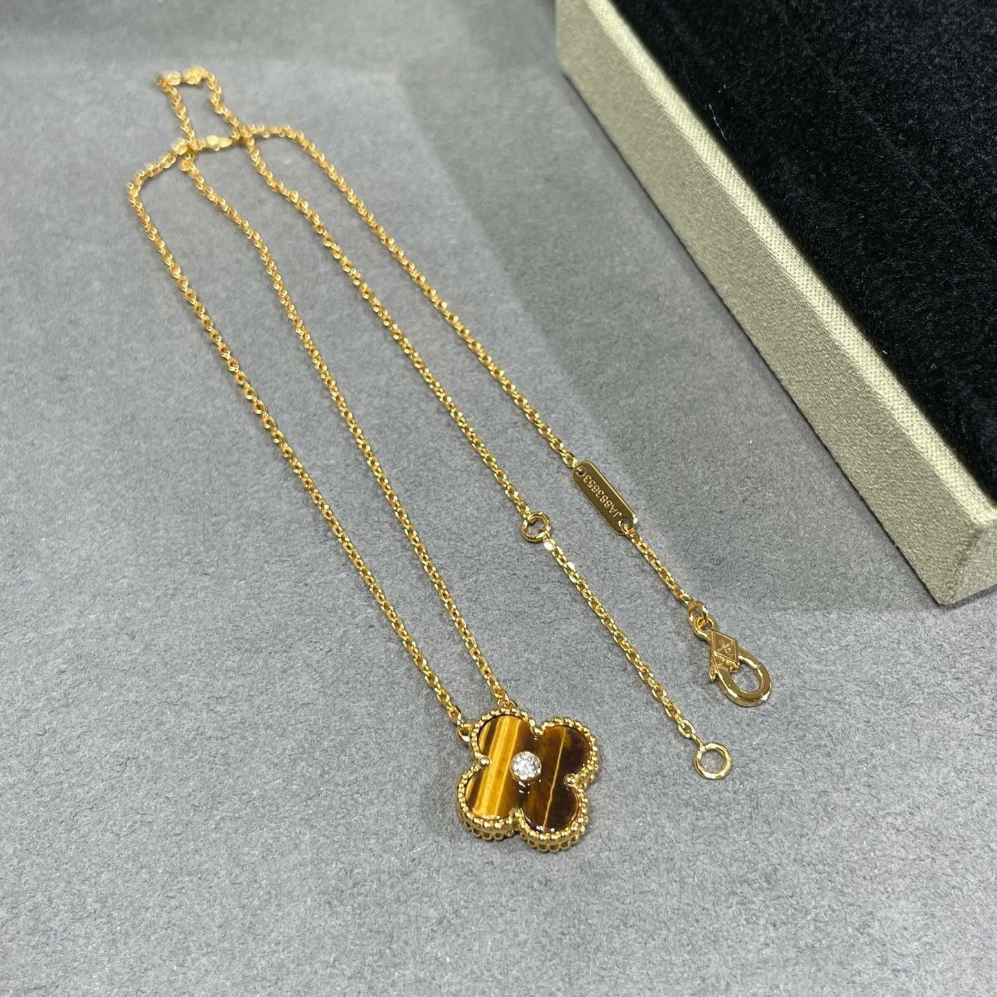 [Kincade Jewelrys]Collar de TRÉBOL de 15 mm con diamantes y ágata ojo de tigre amarilla