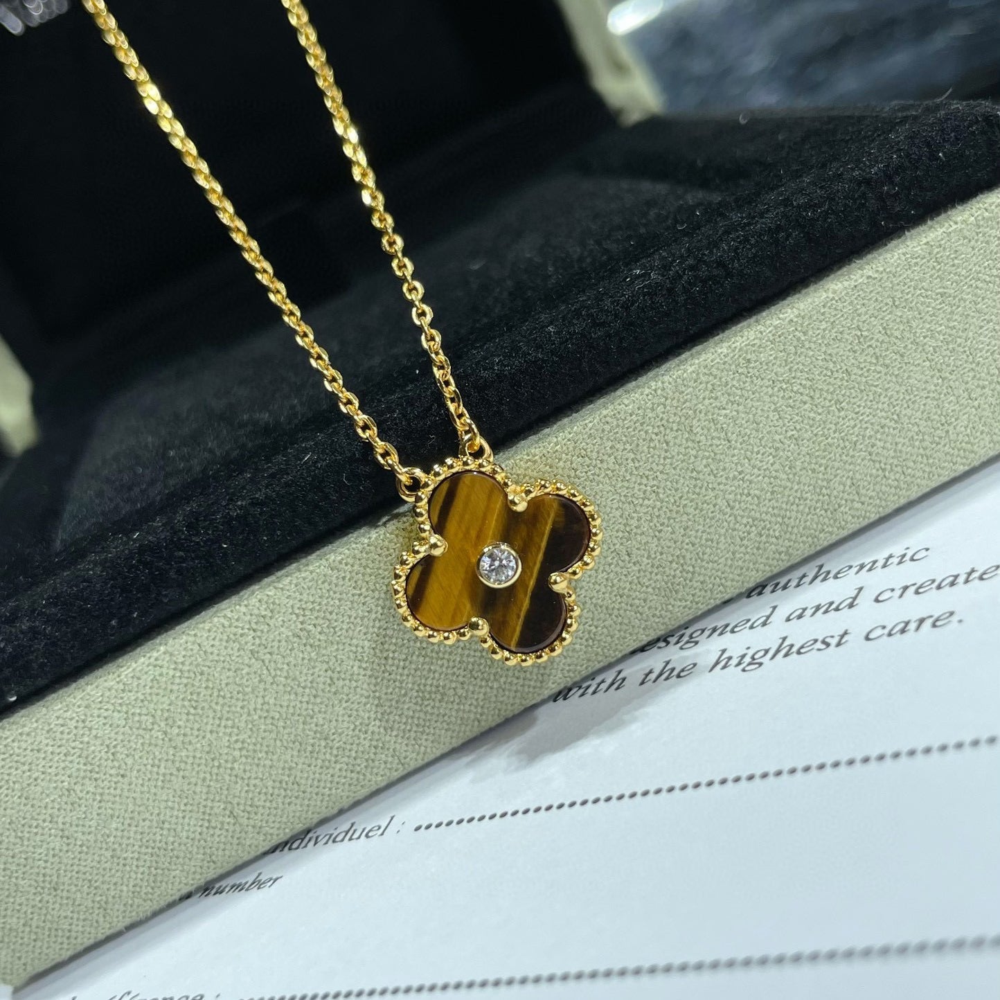 [Kincade Jewelrys]Collar de TRÉBOL de 15 mm con diamantes y ágata ojo de tigre amarilla