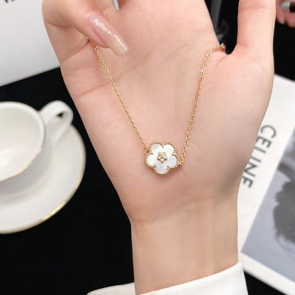 [Joyas Kincade]Pulsera de flor de ciruelo con trapeador blanco de la suerte