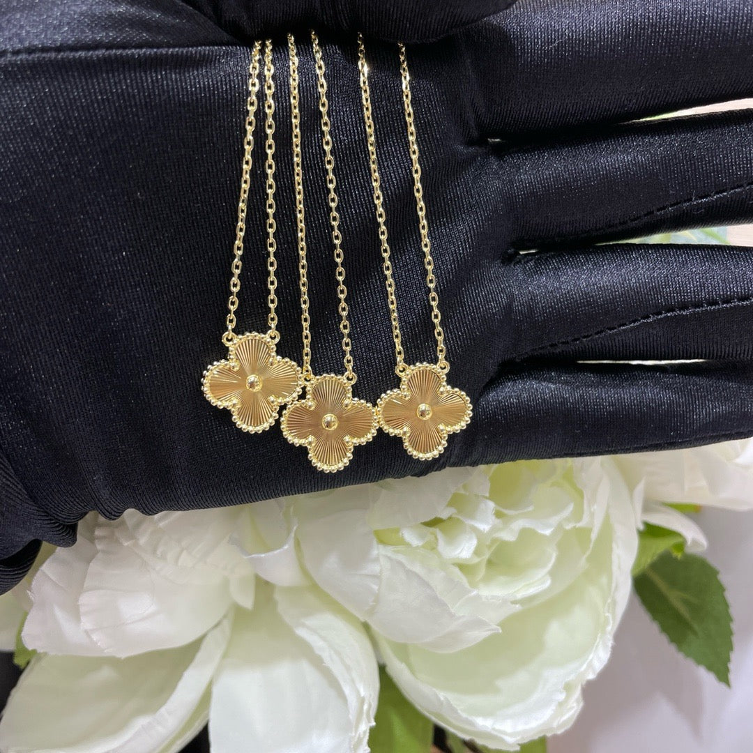 [Kincade Jewelrys]CLOVER 15MM LASER NECKLACE