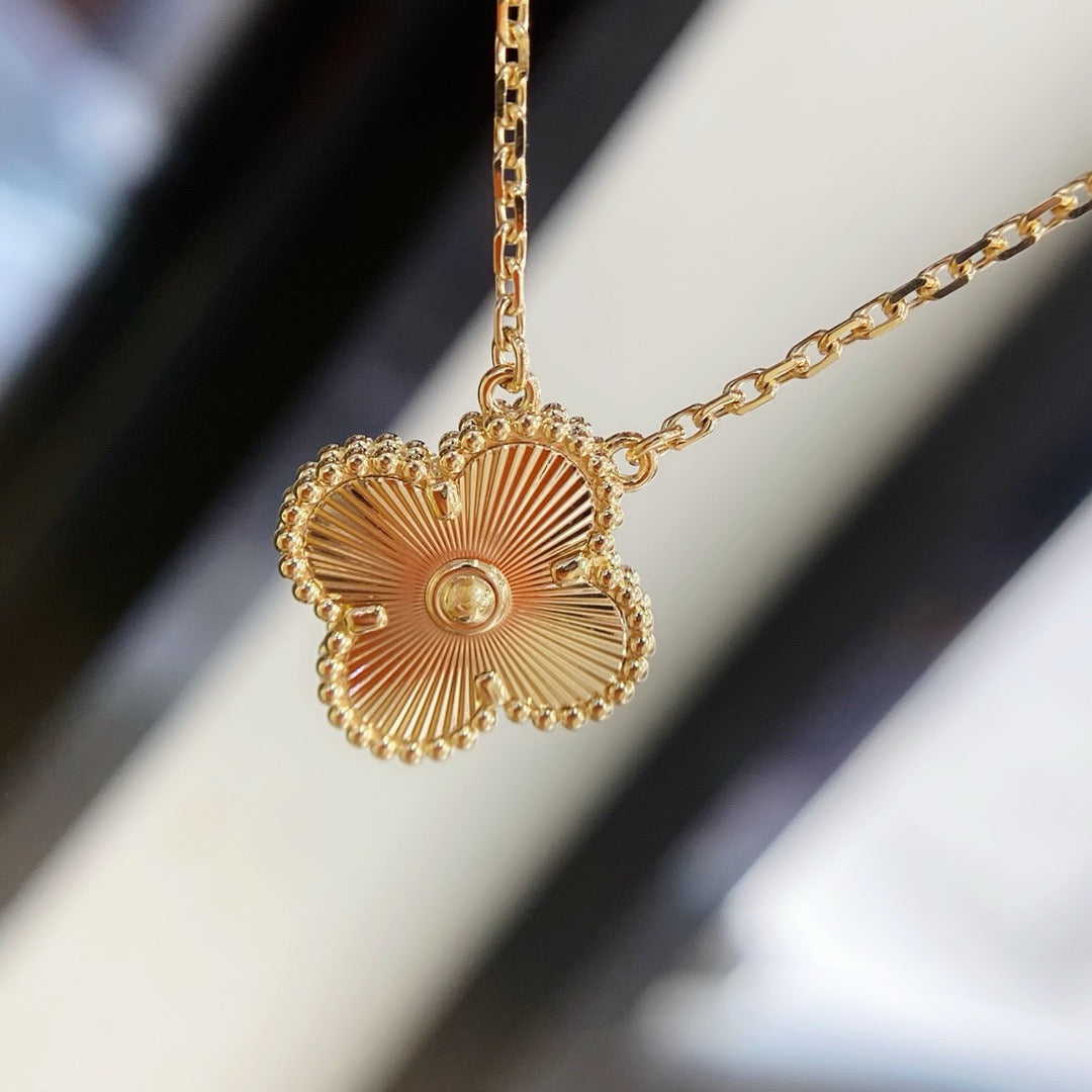 [Kincade Jewelrys]CLOVER 15MM LASER NECKLACE