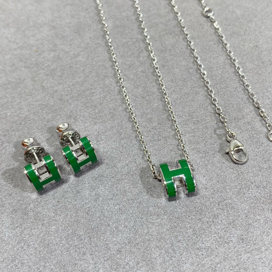 [Kincade Jewelrys] COLLAR POP H VERDE PLATA Y ORO