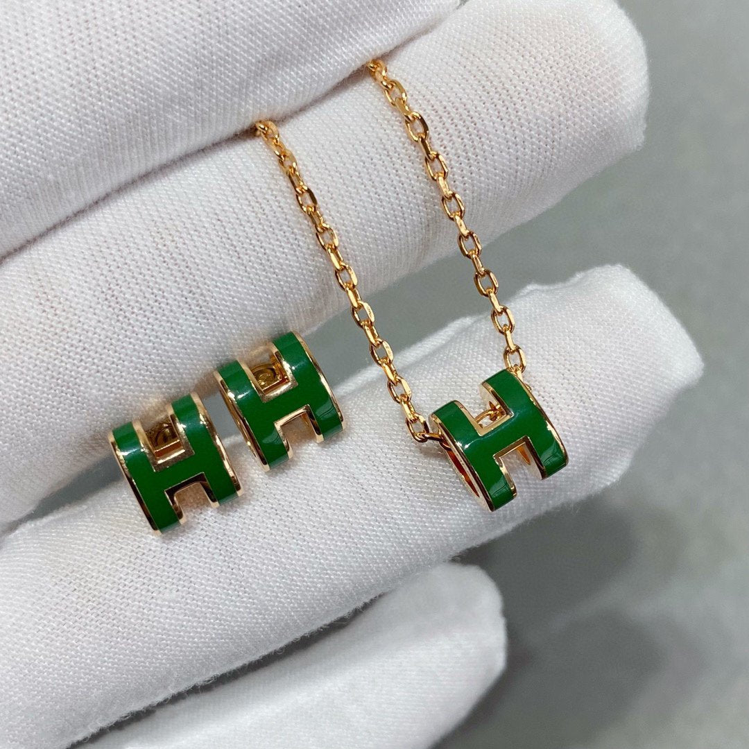 [Kincade Jewelrys] COLLAR POP H VERDE PLATA Y ORO