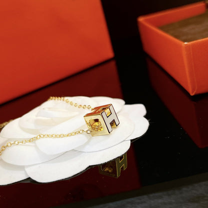 [Kincade Jewelrys]H WHITE SQUARE GOLD NECKLACE