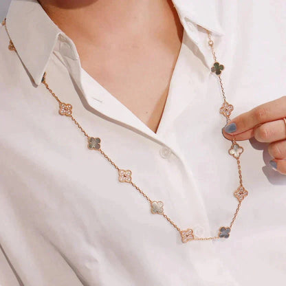 [Kincade Jewelrys] COLLAR DE DIAMANTES CON 20 MOTIVOS DE TRÉBOL EN COLOR NEGRO