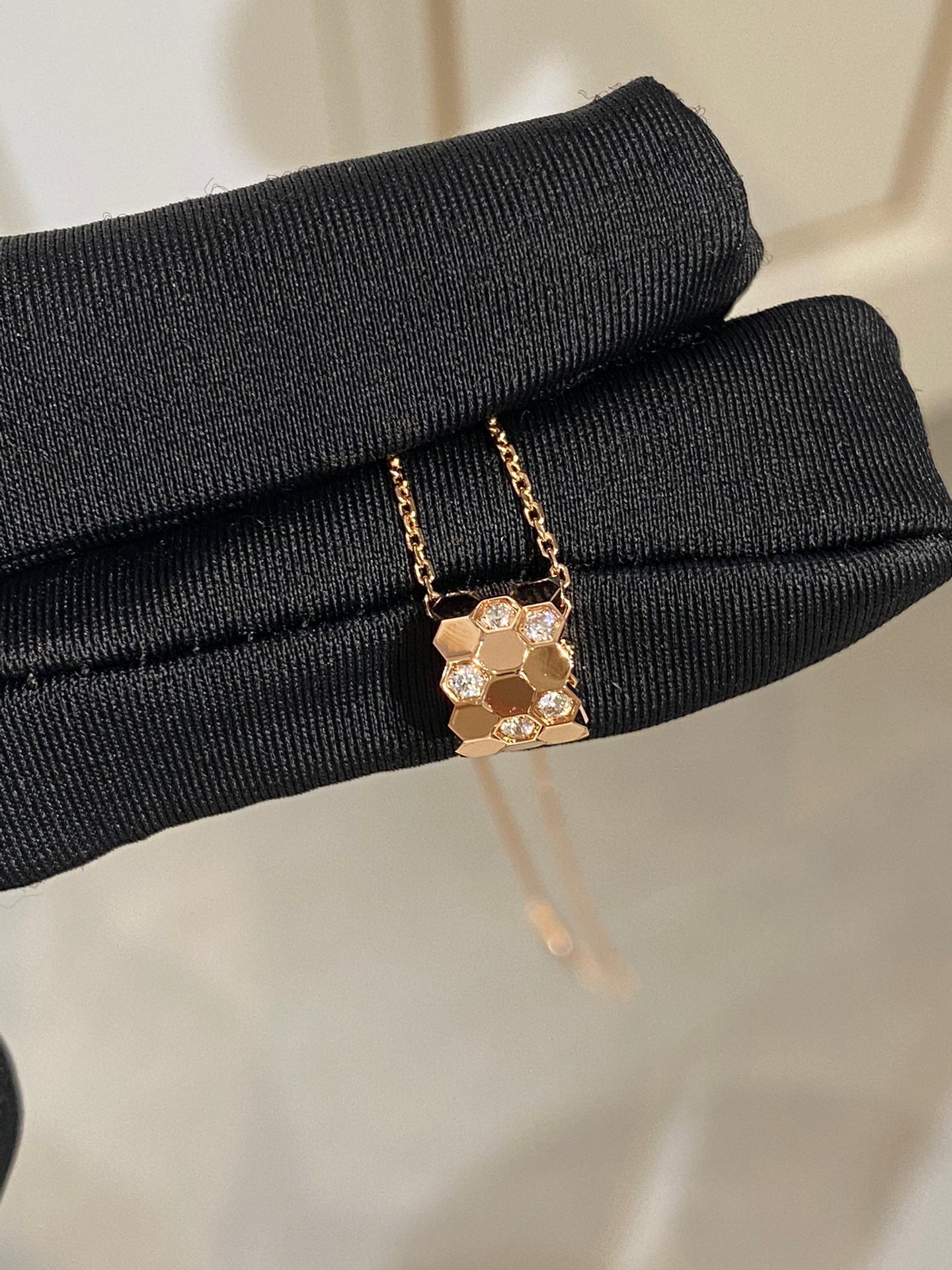 [Kincade Jewelrys]BEE LOVE DIAMOND NECKLACE