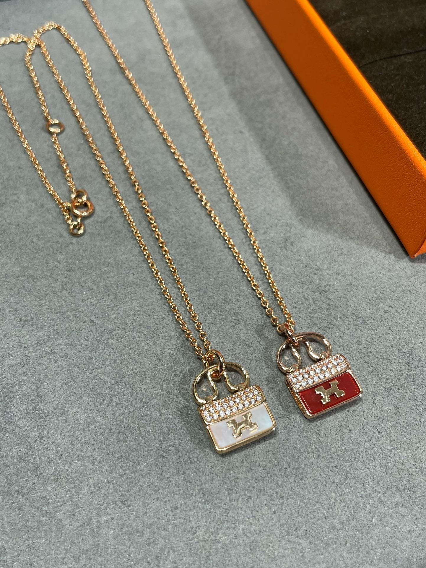 [Kincade Jewelrys]H CIRCE MOISSANITE PENDANT NECKLACE GOLD