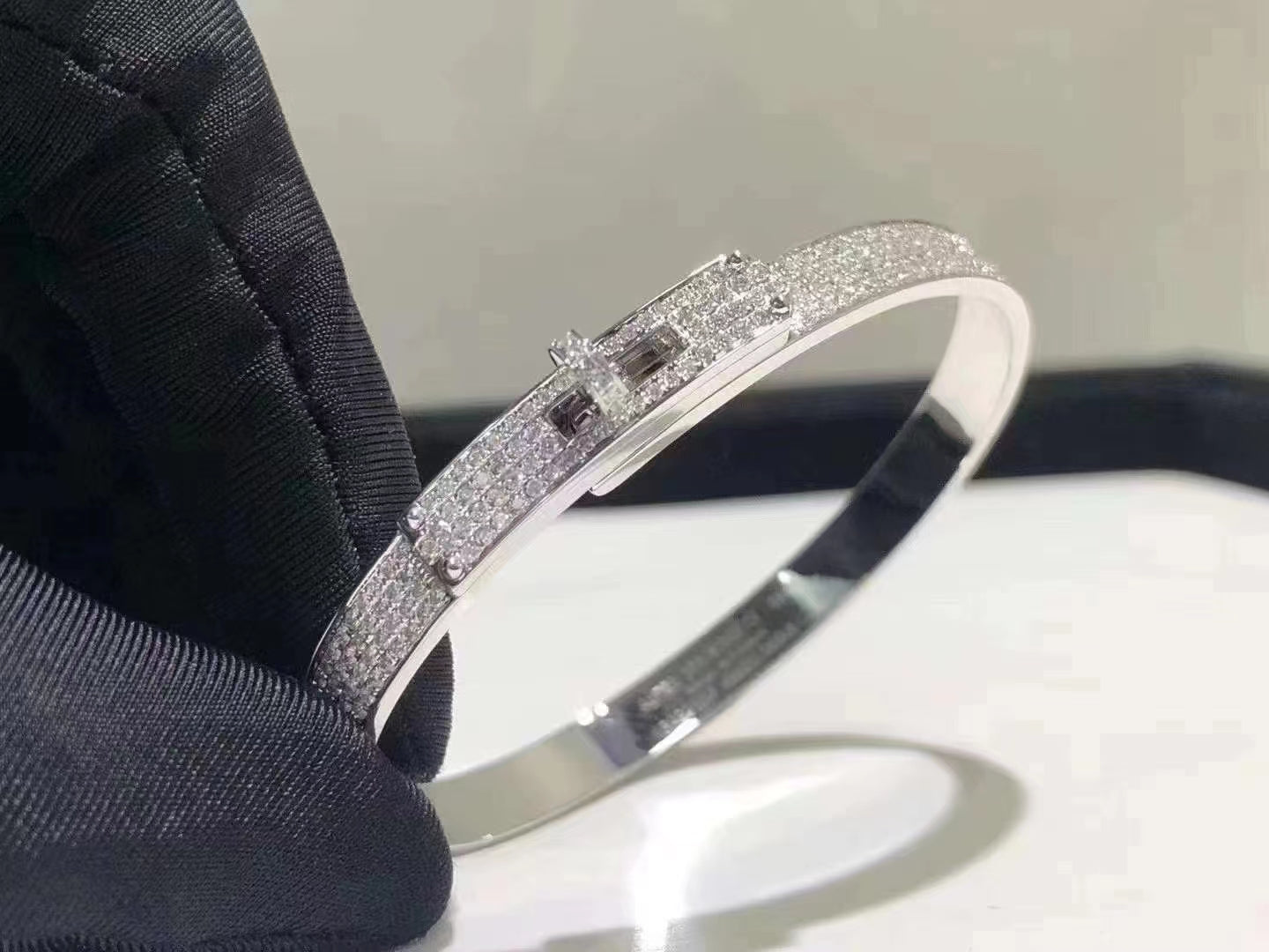 [Kincade Jewelrys] PULSERA HM KELLY EN PLATA Y PAVÉ DE DIAMANTES