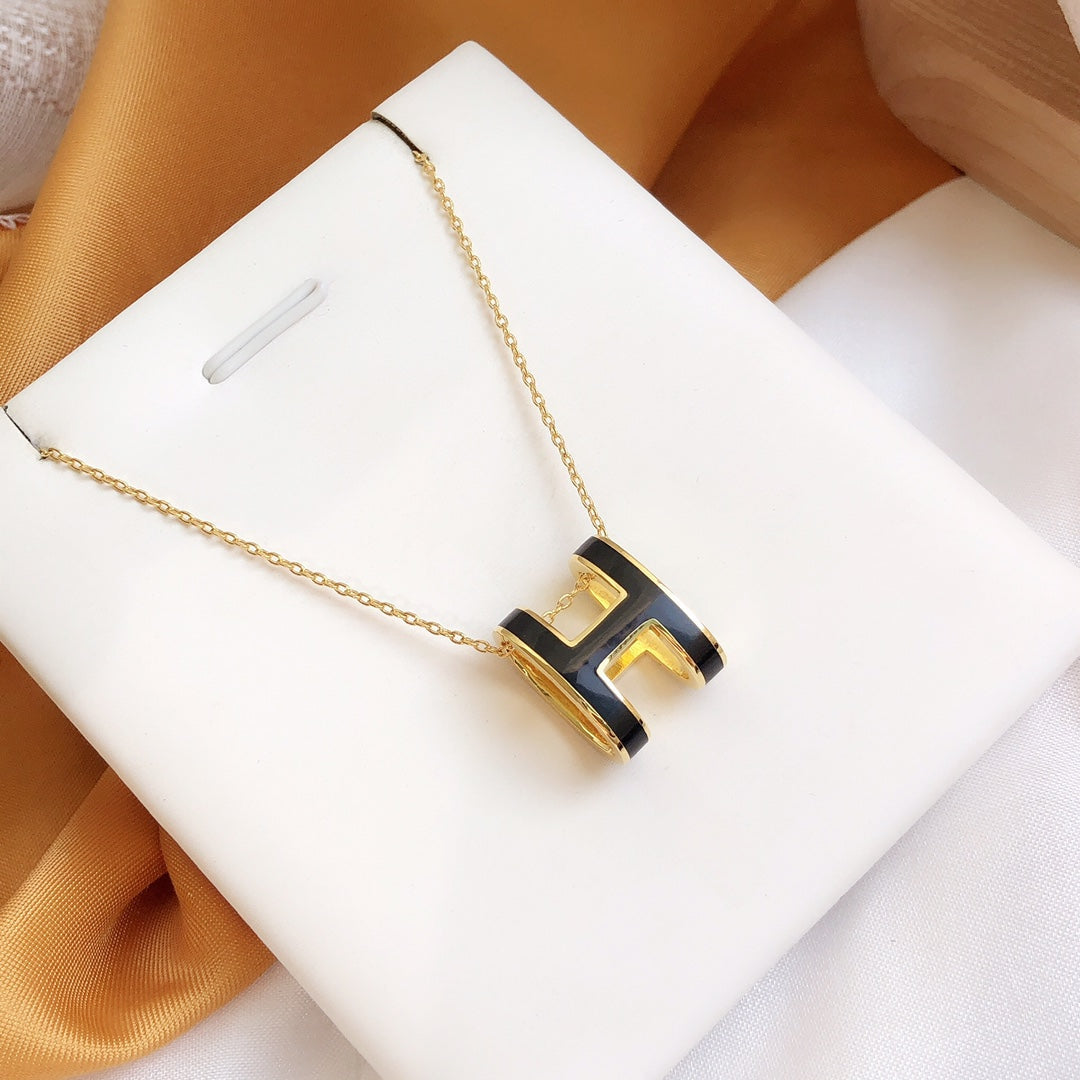 [Kincade Jewelrys]HM CLIC BLACK ENAMEL GOLD NECKLACE