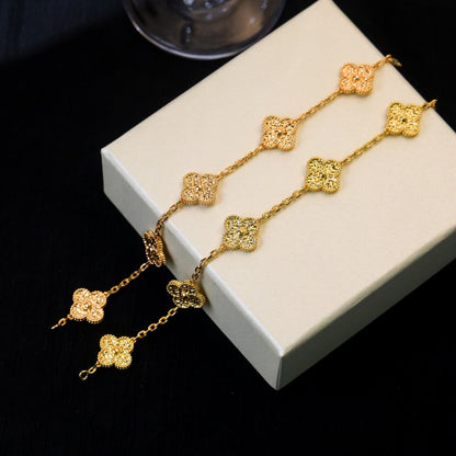 [Kincade Jewelrys] PULSERA BRONCEADA CON 5 MOTIVOS DE TRÉBOL 