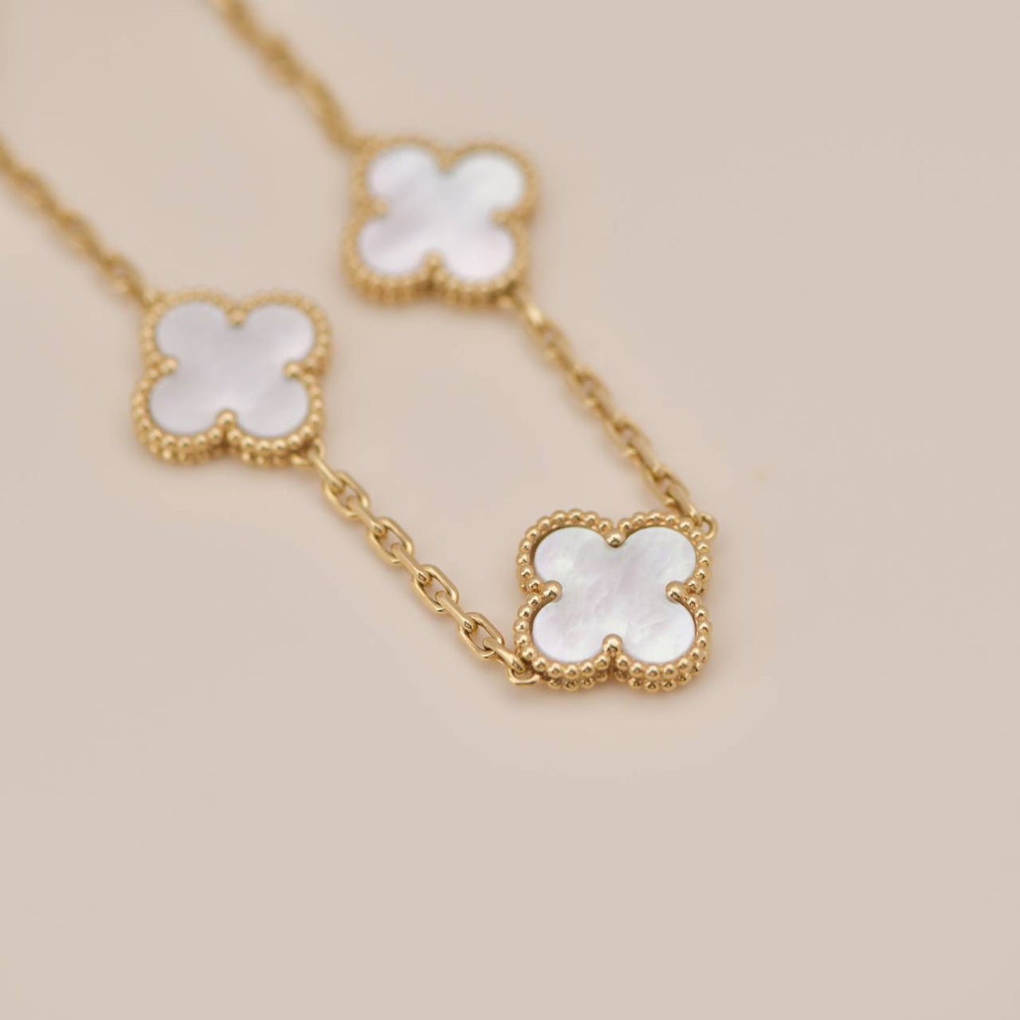 [Kincade Jewelrys]CLOVER  5 MOTIF WHITE MOP BRACELET