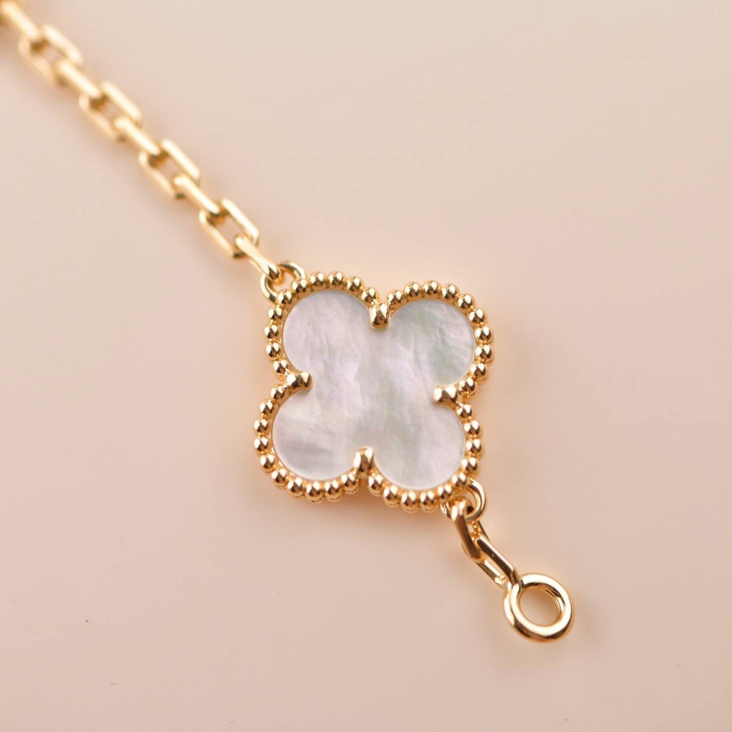 [Kincade Jewelrys]CLOVER  5 MOTIF WHITE MOP BRACELET
