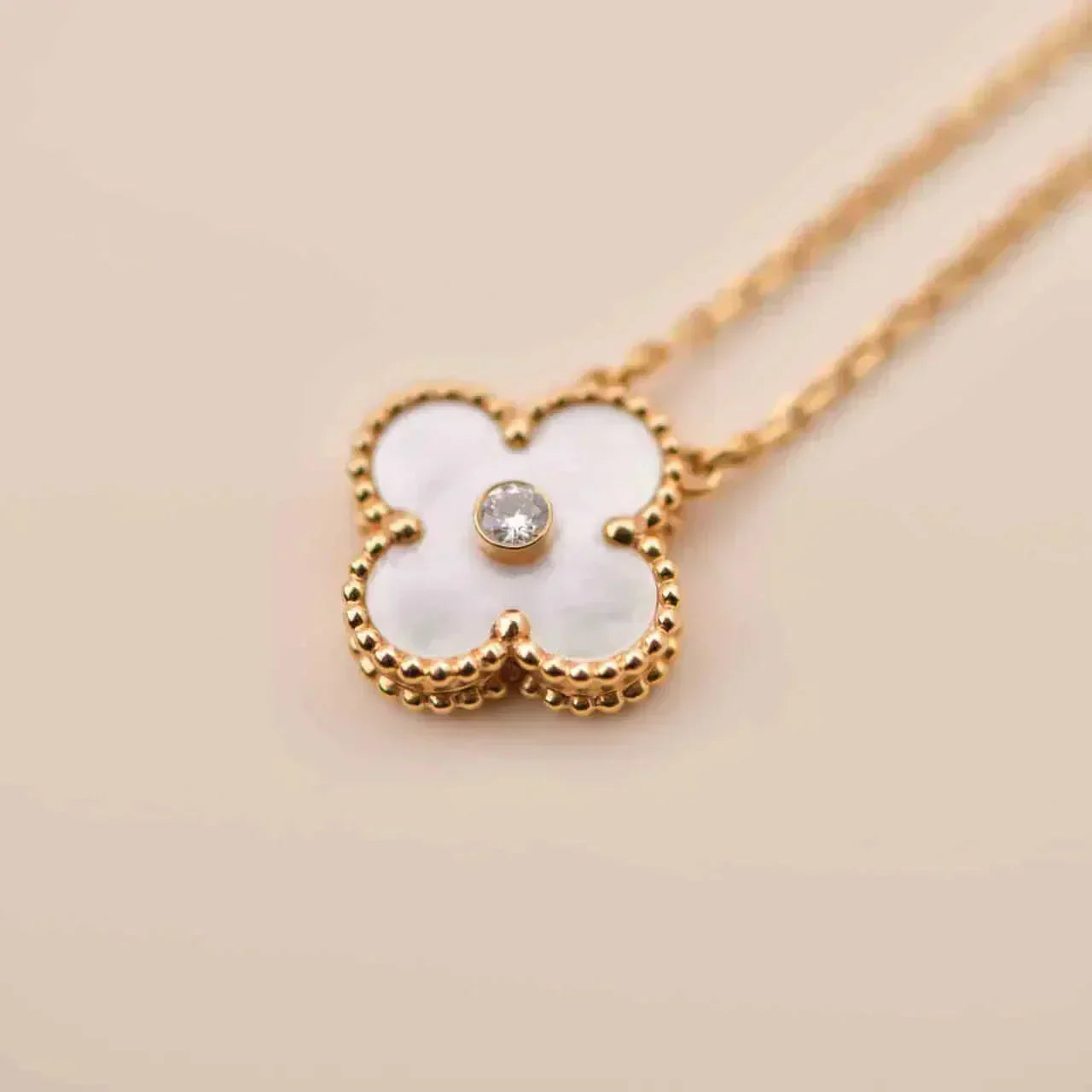 [Kincade Jewelrys] COLLAR DE FRITILLARIA BLANCA CON DIAMANTES DE 15 MM Y TRÉBOL