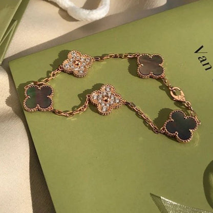 [Kincade Jewelrys] PULSERA DE DIAMANTES CON 5 MOTIVOS DE TRÉBOL EN COLOR GRIS