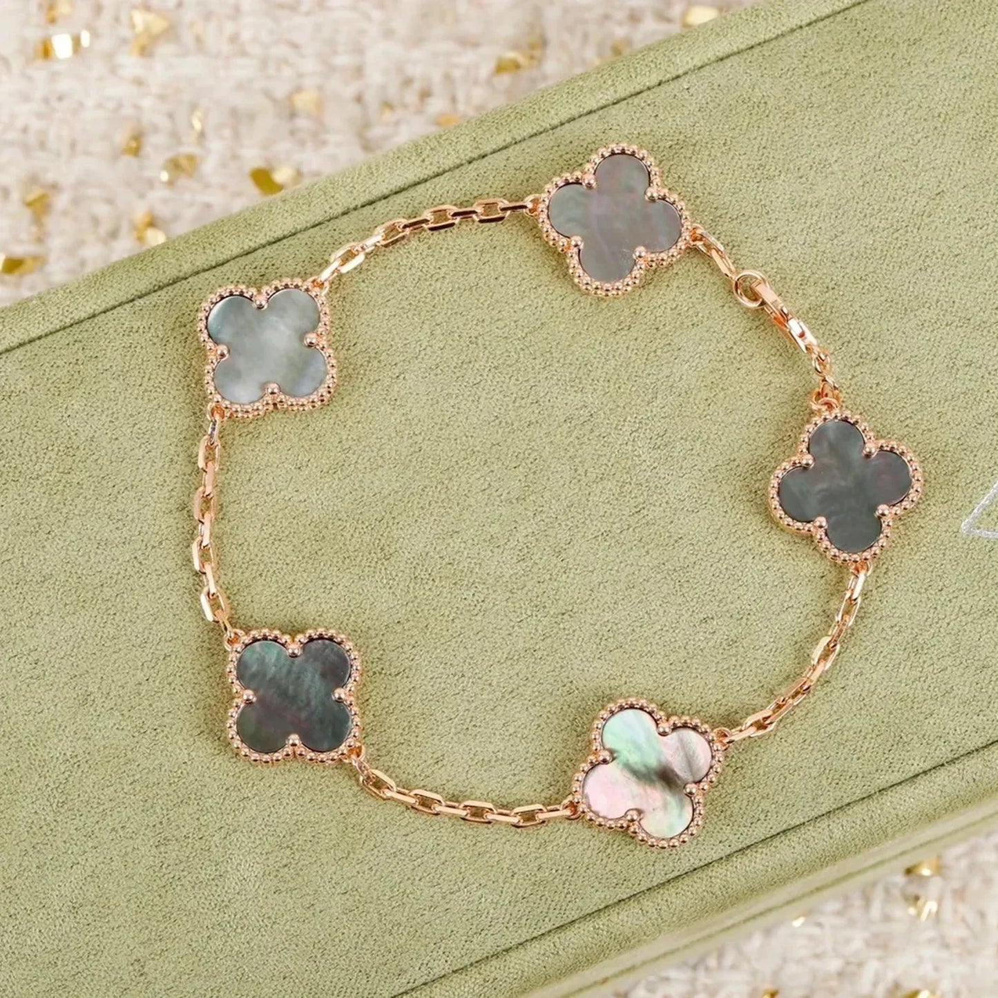 [Kincade Jewelrys]CLOVER 5 MOTIF GRAY MOP  BRACELET
