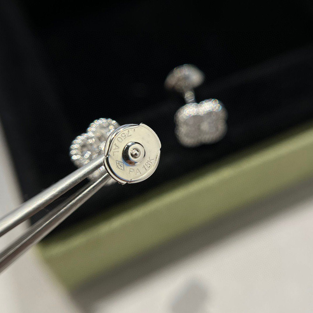 [Kincade Jewelrys] PENDIENTES MINI DE DIAMANTES CON Trébol