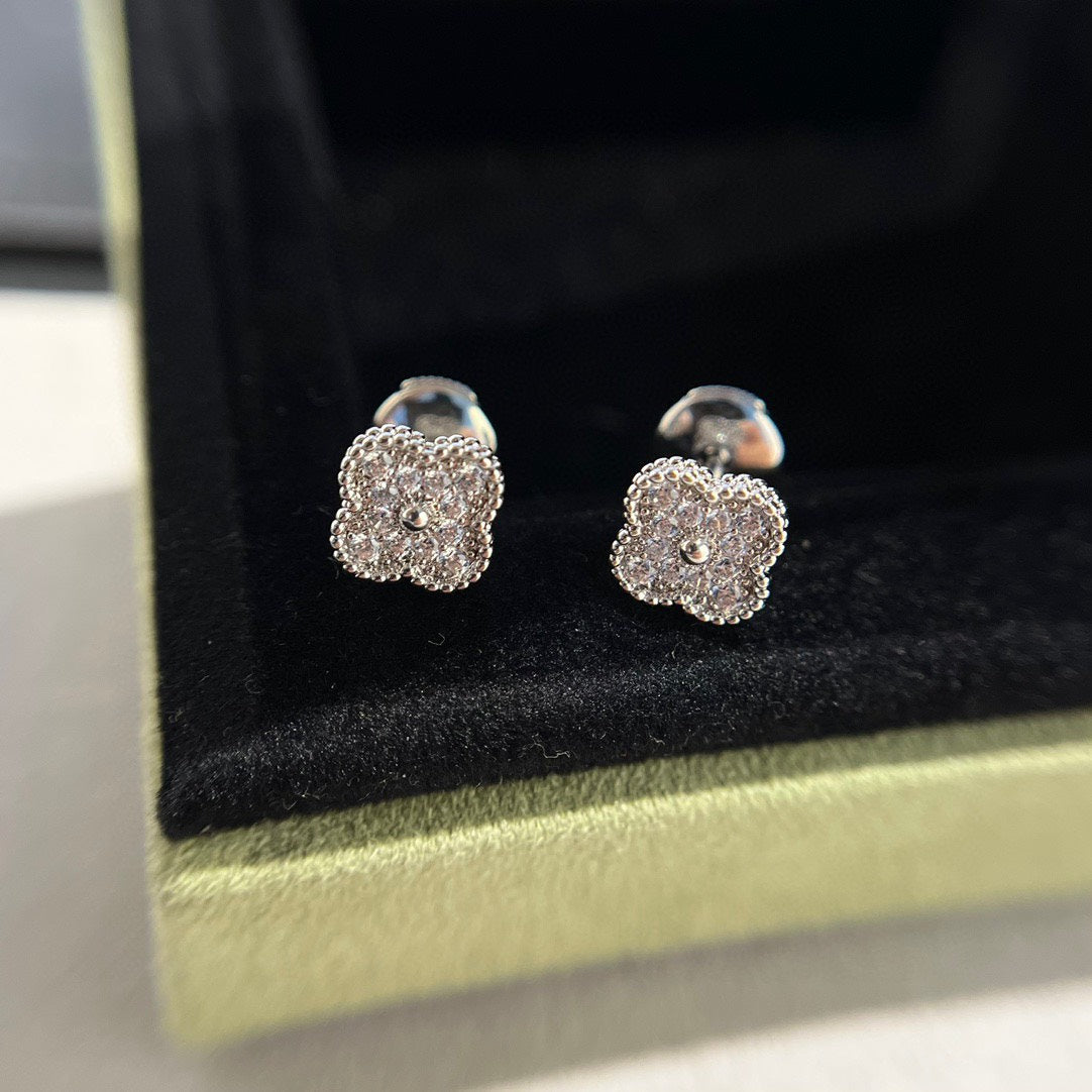 [Kincade Jewelrys] PENDIENTES MINI DE DIAMANTES CON Trébol