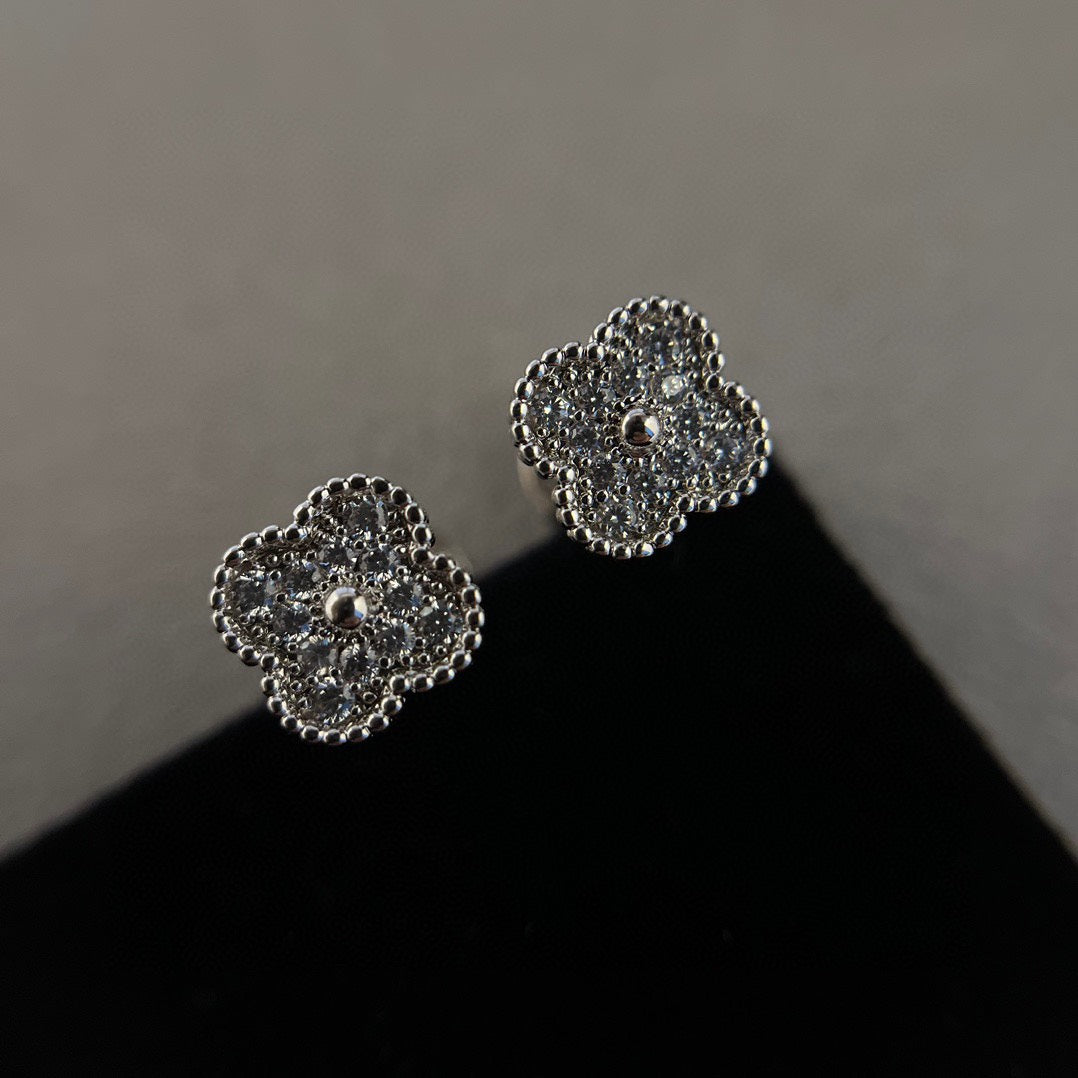 [Kincade Jewelrys] PENDIENTES MINI DE DIAMANTES CON Trébol