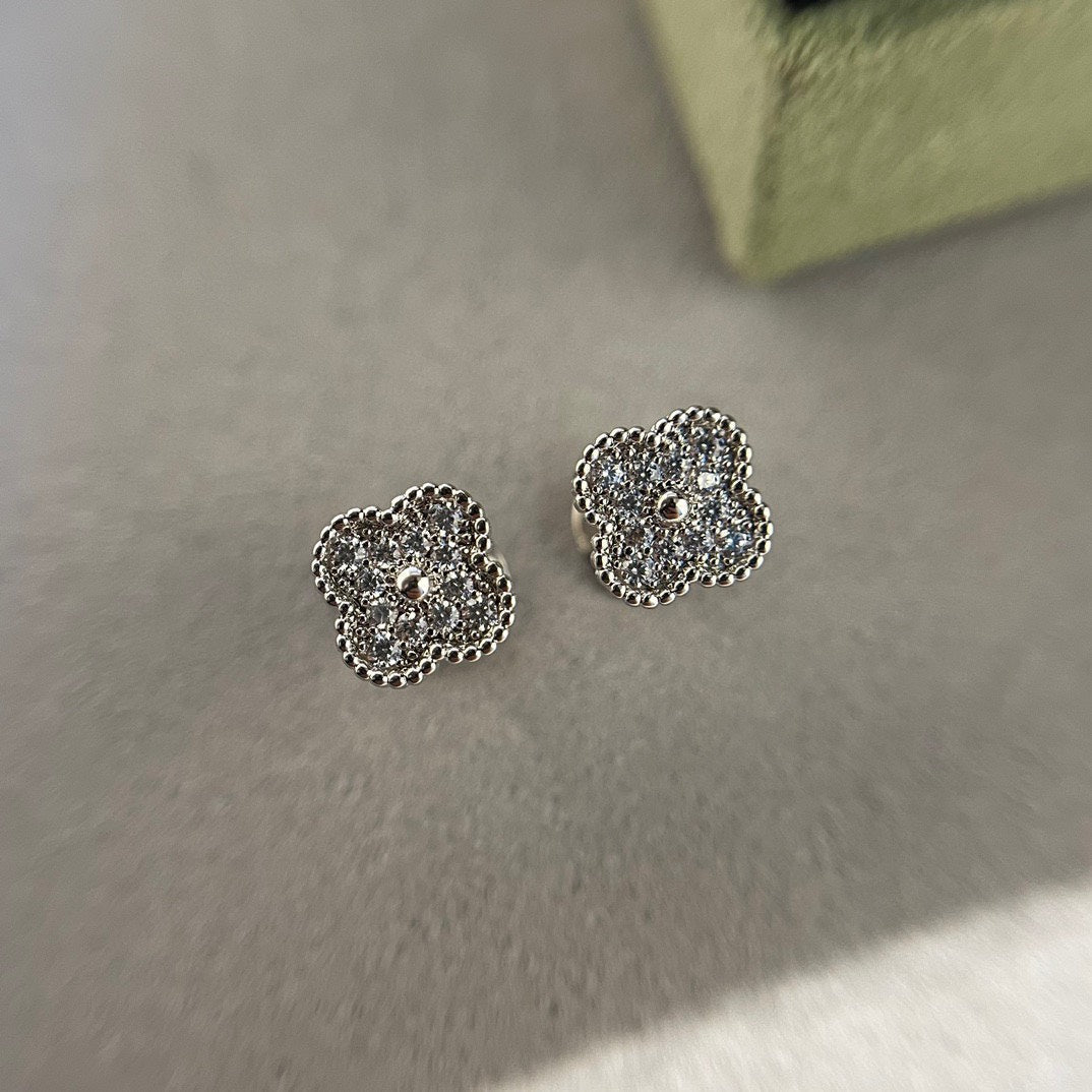 [Kincade Jewelrys] PENDIENTES MINI DE DIAMANTES CON Trébol
