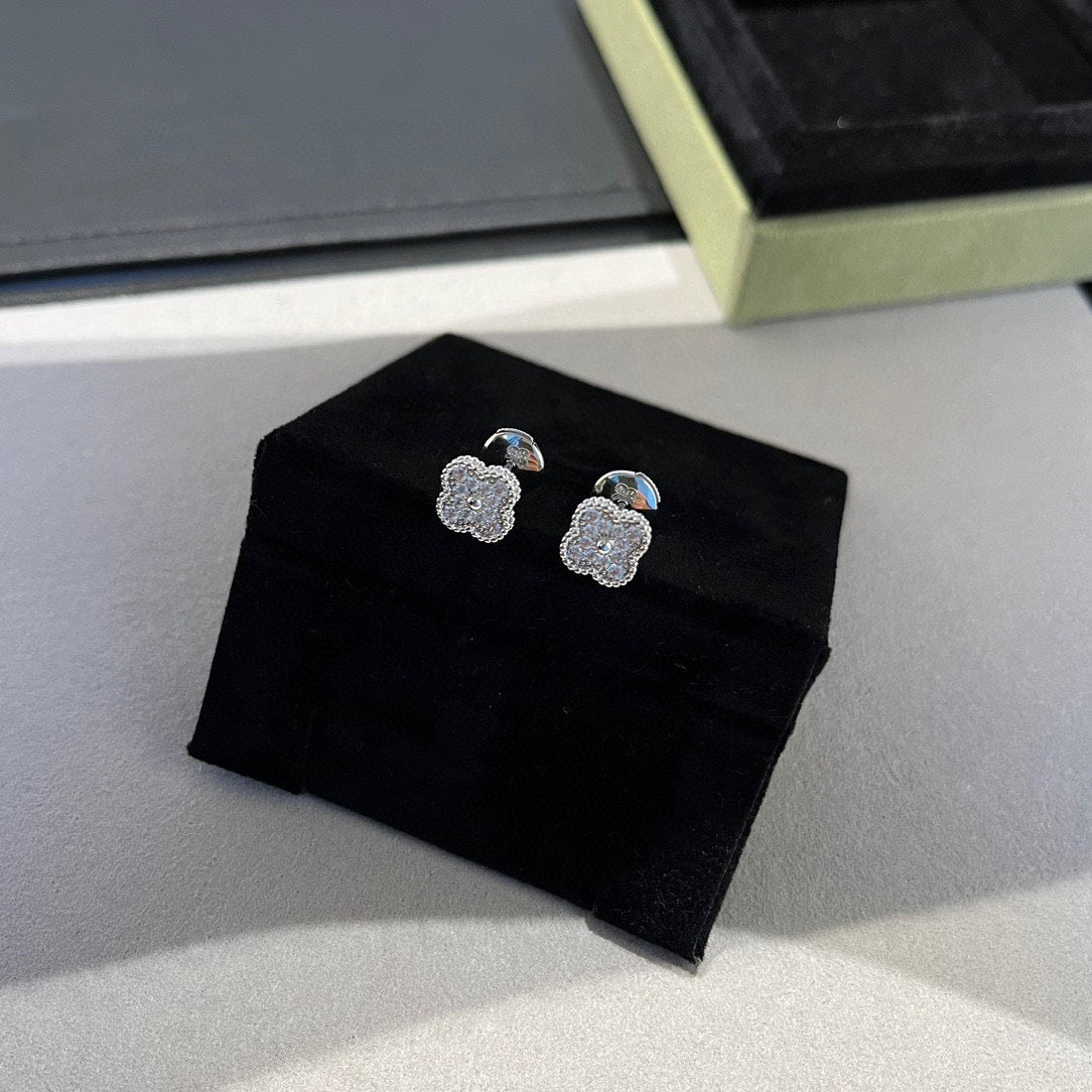 [Kincade Jewelrys] PENDIENTES MINI DE DIAMANTES CON Trébol