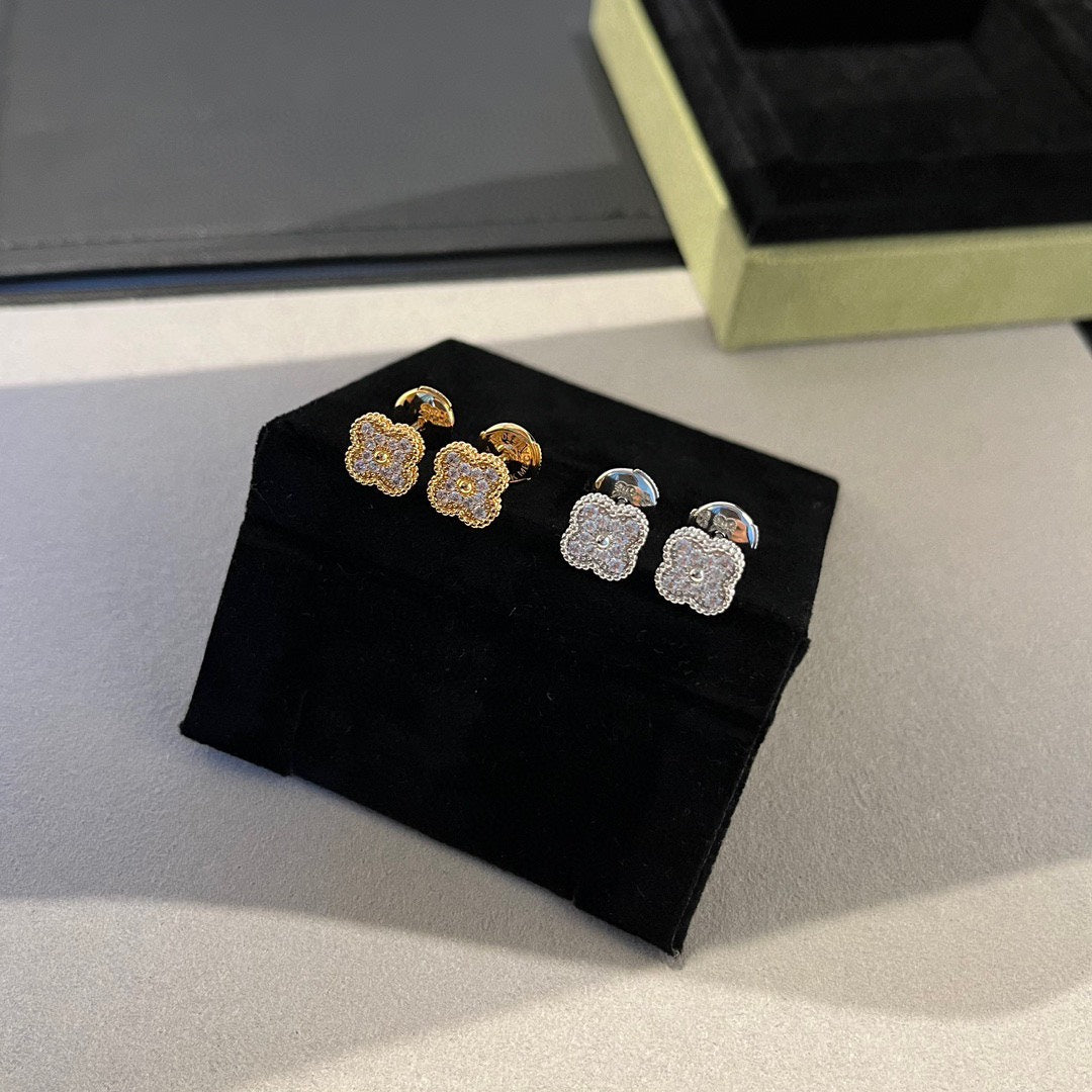 [Kincade Jewelrys] PENDIENTES MINI DE DIAMANTES CON Trébol