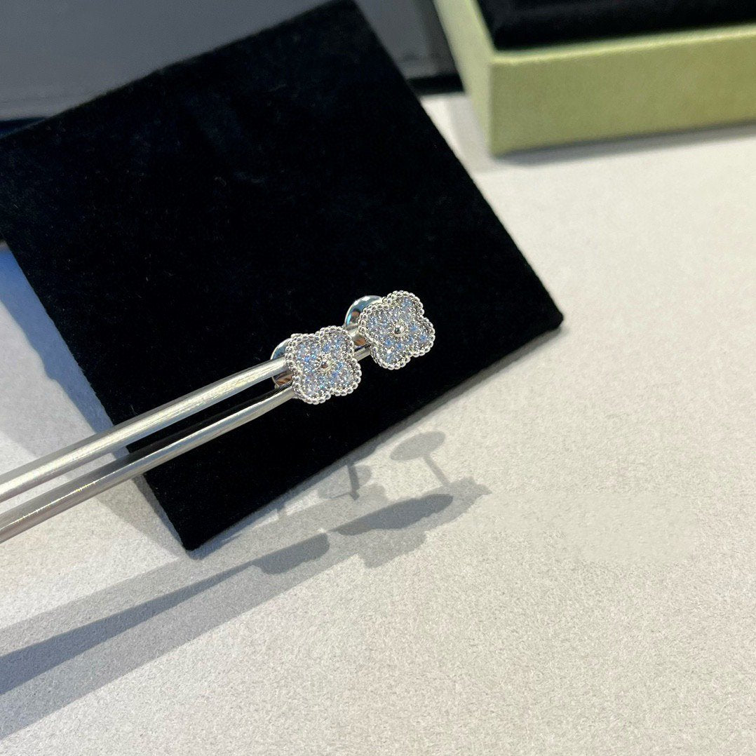 [Kincade Jewelrys] PENDIENTES MINI DE DIAMANTES CON Trébol